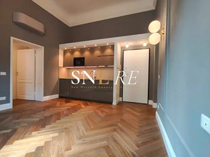 Appartamento trilocale in vendita in Via Lorenzo Il Magnifico, Firenze