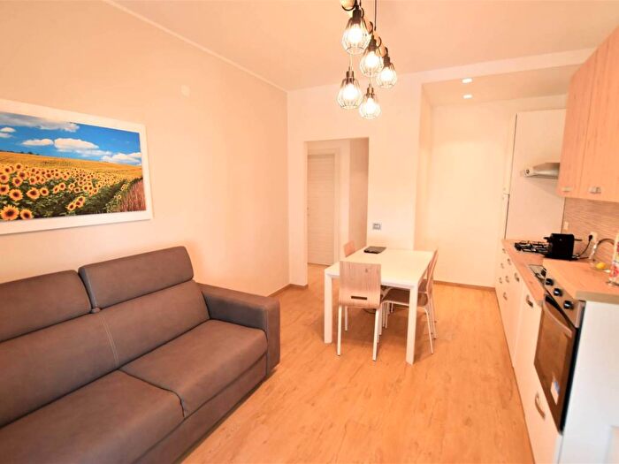 Appartamento trilocale in affitto in Via Napoli, Porto San Giorgio