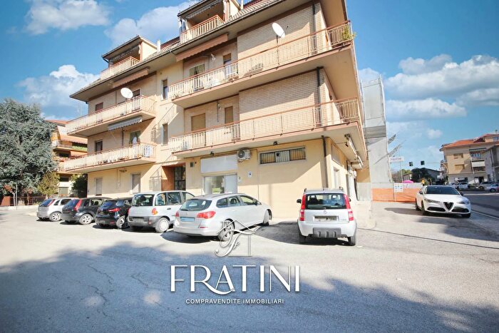 Appartamento con 6 locali in vendita in Via Crispi, Castel Di Lama