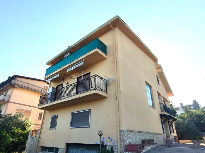 Appartamento quadrilocale in affitto in Via Due Fontane, Centro, Caltanissetta