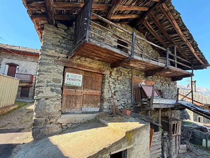 Casa quadrilocale in vendita in Frazione Salirod, Saint Vincent