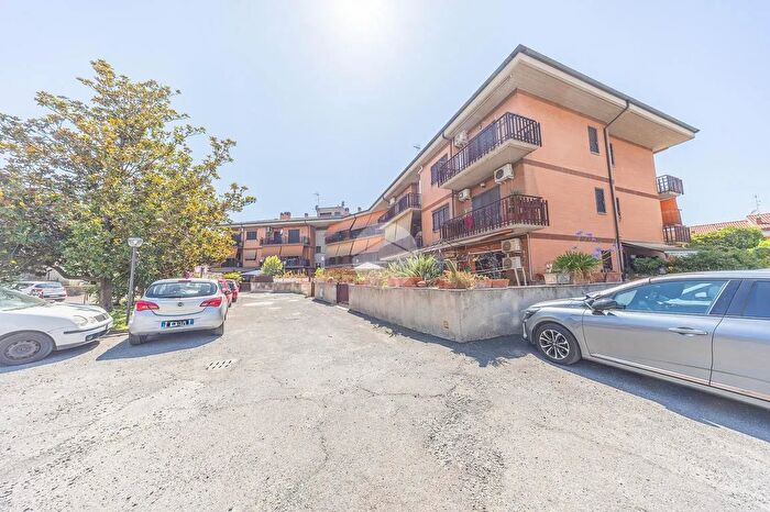 Appartamento trilocale in vendita in Via Raffaele Garofalo, Roma