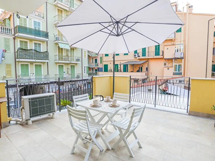 Appartamento bilocale in affitto in Piazza Fedi, Finale Ligure