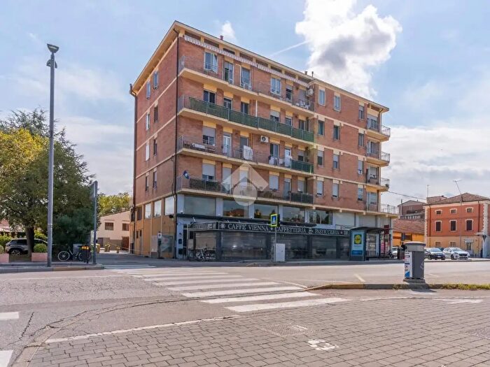 Appartamento quadrilocale in vendita in Via Bologna, Ferrara