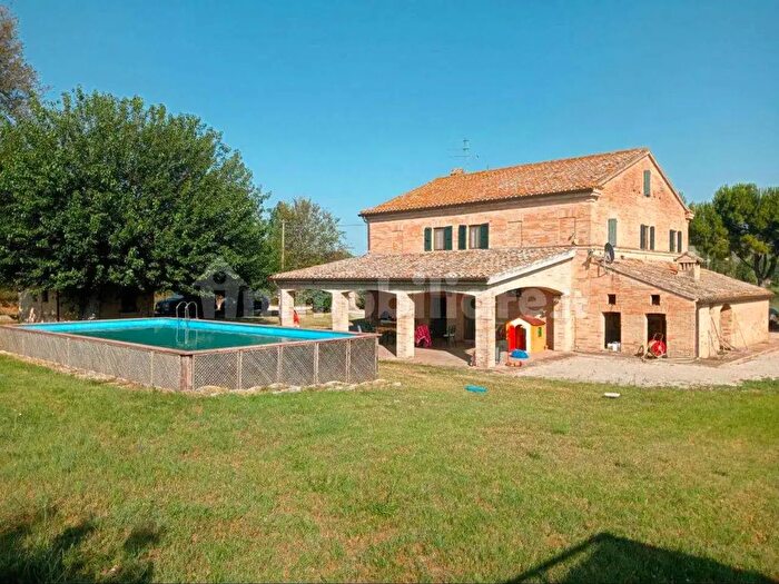 Casa con 12 locali in vendita in Contrada Vallememoria, Recanati