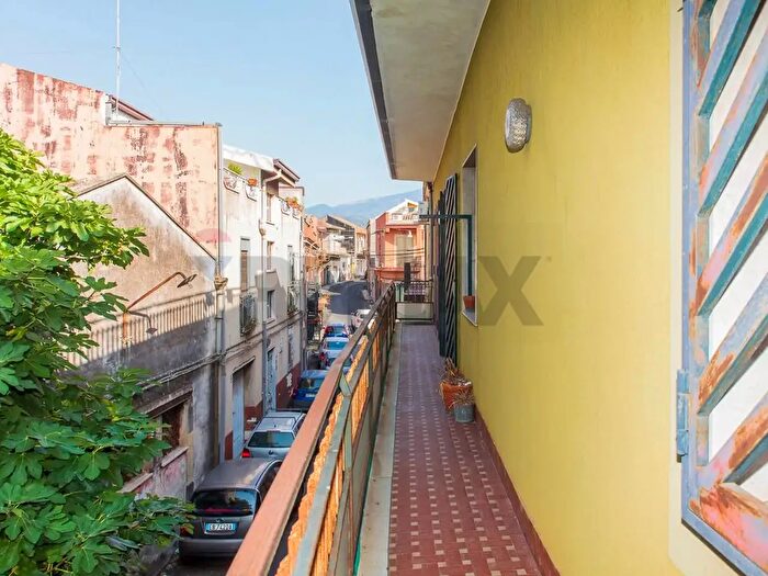 Appartamento con 6 locali in vendita in Via Capitano Lo Faro, San Giovanni La Punta