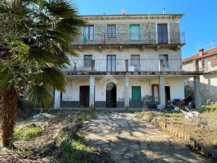 Casa quadrilocale in vendita in Piazza Savona, Monastero Bormida