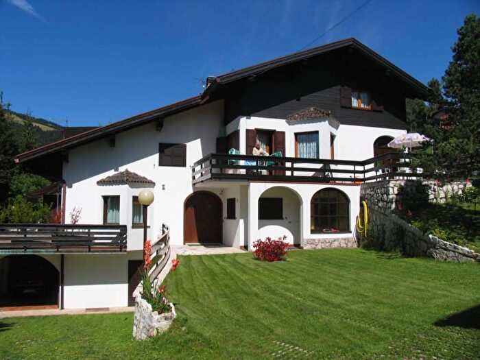 Appartamento trilocale in affitto in Via Madonna delle Grazie, Colpi, Folgaria