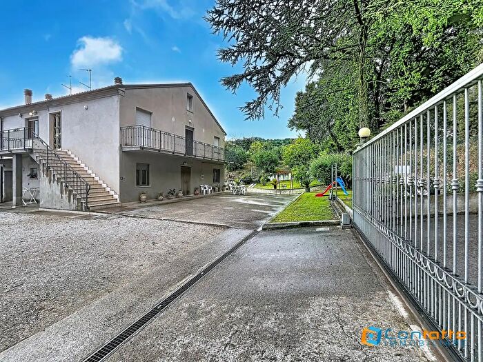 Appartamento con 8 locali in vendita in Contrada Moresco Vecchio, Moresco