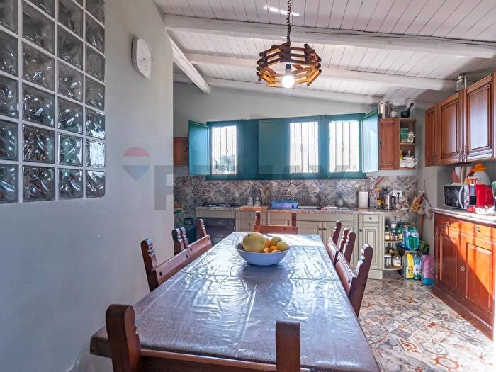 Casa con 5 locali in vendita in Melilli