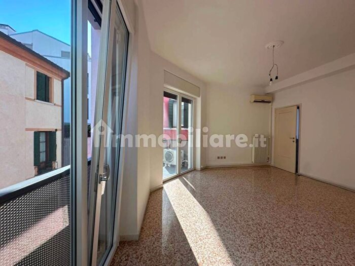 Appartamento con 5 locali in affitto in Via Daniele Manin, Duomo, Treviso