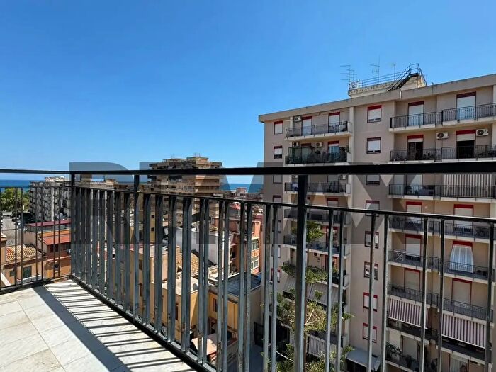 Appartamento quadrilocale in vendita in Via Mariano Campo, Palermo