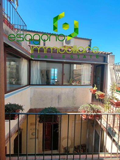 Appartamento con 5 locali in affitto in Siracusa