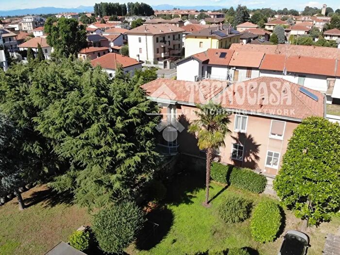 Appartamento con 5 locali in vendita in Via Milano, Bareggio