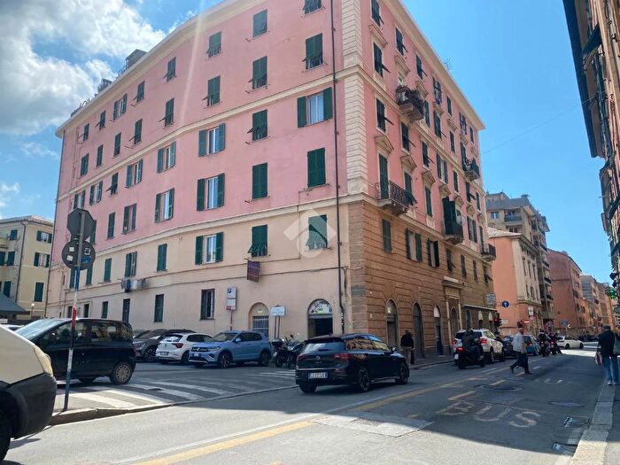 Appartamento con 6 locali in vendita in Via Canevari, Genova