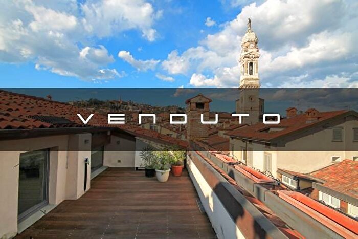Appartamento con 7 locali in vendita in Via S Alessandro, Bergamo