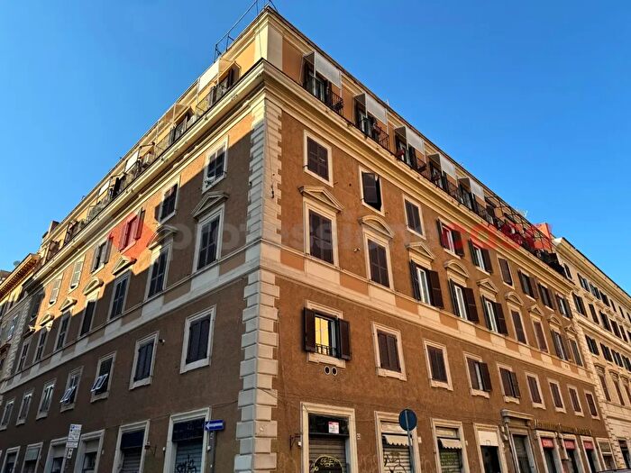 Appartamento trilocale in vendita in Via Giovanni Battista Bodoni, Roma