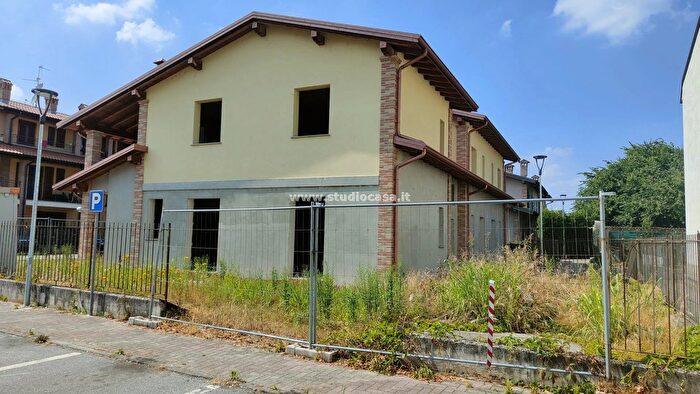 Case in Vendita e in Affitto - 3