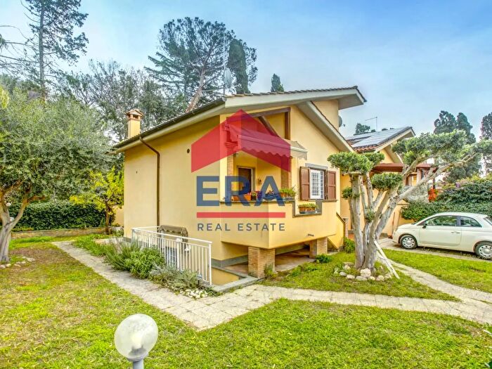 Casa con 6 locali in vendita in Via Boezi, Roma