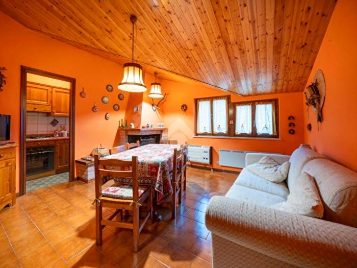 Appartamento trilocale in affitto in Via Montemezzi, Centro, Bosco Chiesanuova