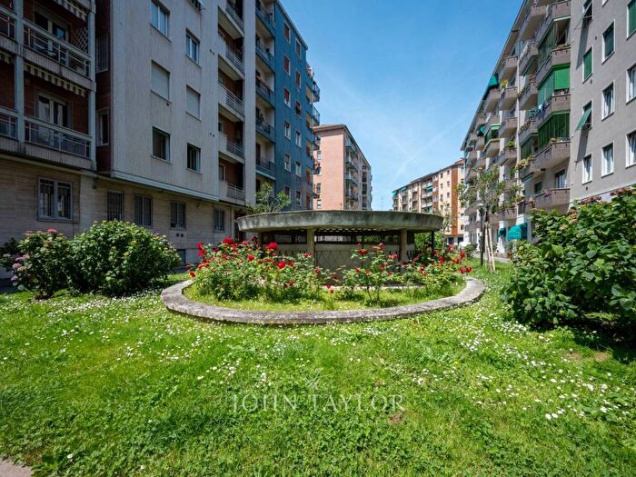 Appartamento con 5 locali in affitto in Via Martiri Triestini, San Siro, Milano