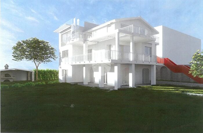 Casa con 11 locali in vendita in Via Cilea, Grottammare