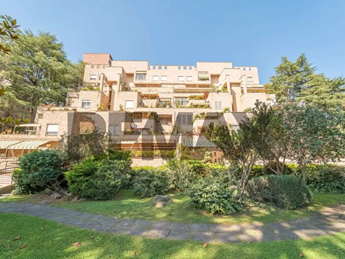 Appartamento quadrilocale in vendita in Via Guido da Verona, Roma