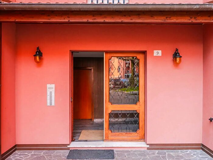 Appartamento con 5 locali in vendita in Via Carpeggiani, Cento