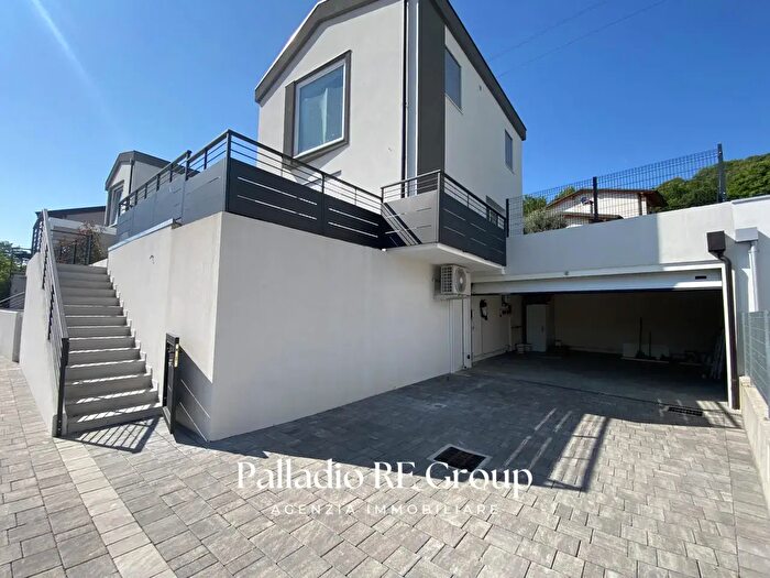 Casa quadrilocale in vendita in Via Rivella, Creazzo