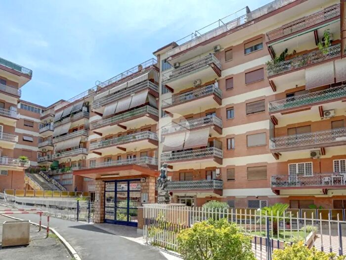 Appartamento trilocale in vendita in Via Scipio Sighele, Roma