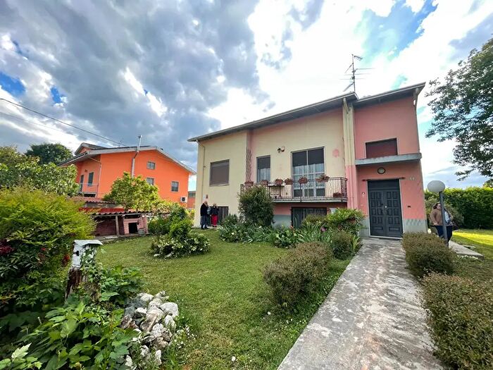 Casa quadrilocale in vendita in Strada Martiri della Libertà, Sorbolo Mezzani