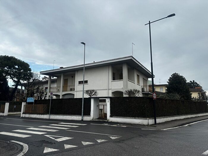 Casa con 6 locali in vendita in Via Ospedale, Villafranca Di Verona