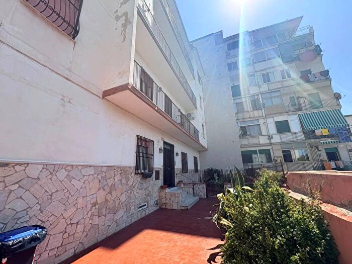 Appartamento in affitto in Via Ennio, Bagnoli, Napoli