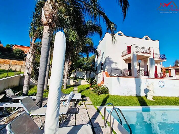 Casa con 6 locali in vendita in Realmonte