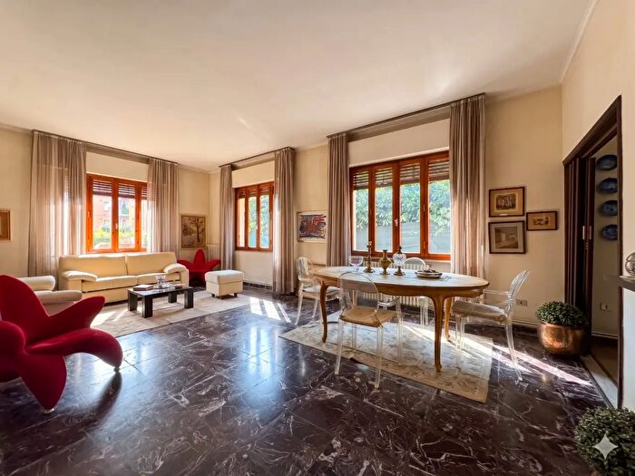 Appartamento con 6 locali in vendita in Via Giuseppe Mazzini, Fucecchio