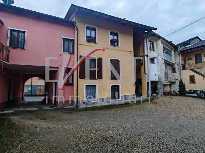 Appartamento trilocale in vendita in Corso Galliano Rocco, Pinasca