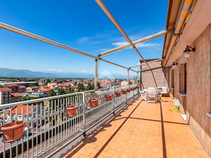 Appartamento quadrilocale in vendita in Via Pietro Cossa, Torino