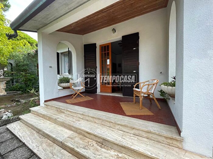 Appartamento quadrilocale in vendita in Viale San Salvador Lido delle Nazioni, Comacchio