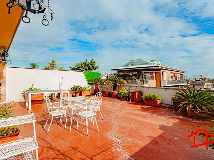 Appartamento con 5 locali in vendita in Via Nicola Pellati, Roma