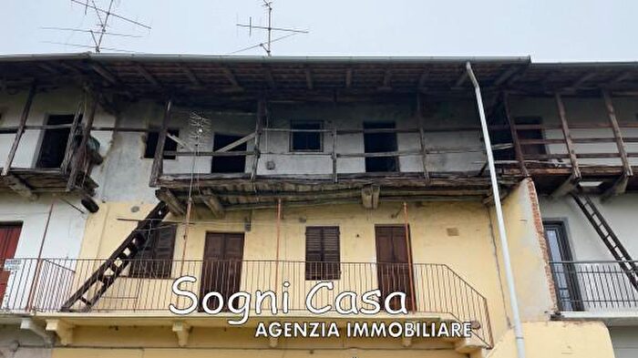 Casa con 6 locali in vendita in Via Vavrina, Oleggio
