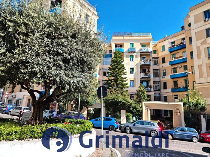 Appartamento trilocale in vendita in Via Giacinto Gigante, Napoli