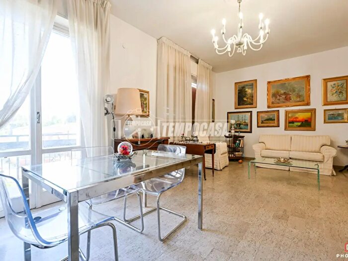 Appartamento con 5 locali in vendita in Via Adriano Cecioni, Livorno
