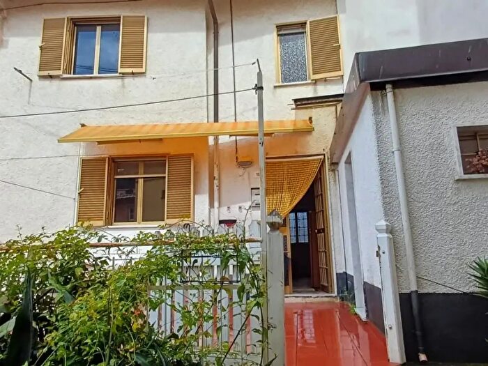 Casa con 6 locali in vendita in Pariana, Massa