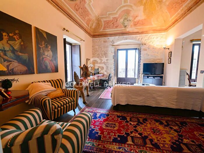 Casa con 10 locali in vendita in Via Conte di Torino, Comiso