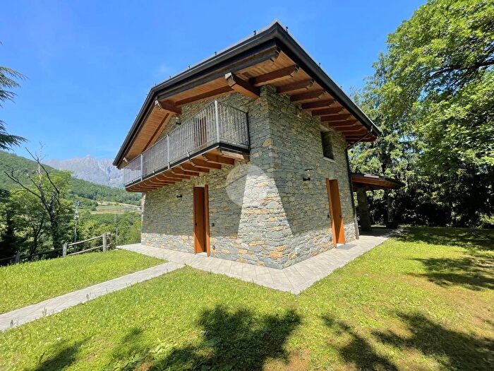 Casa trilocale in vendita in Via Campione, Malegno