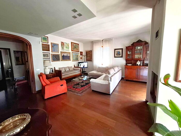 Casa quadrilocale in vendita in Via Pacchiotti, Piacenza