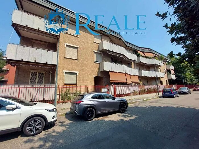 Appartamento con 6 locali in affitto in Via Privata Vittuone Milano, Milano