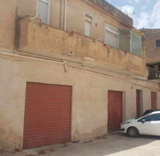 Appartamento con 5 locali in vendita in Via Pietro Luna, Castelvetrano
