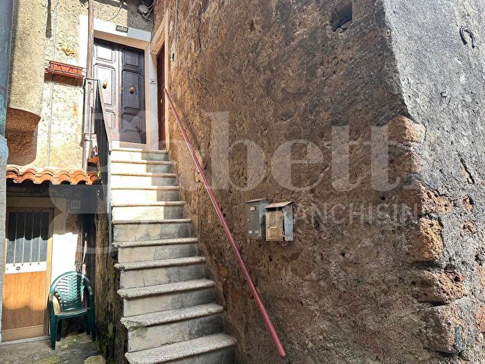 Appartamento con 5 locali in vendita in Via Giustiniani, Bassano Romano