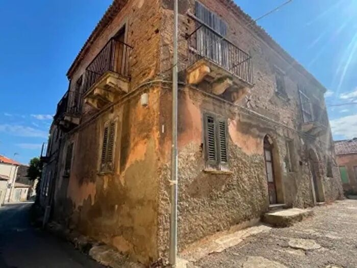 Casa con 6 locali in vendita in Via Unì, Messina